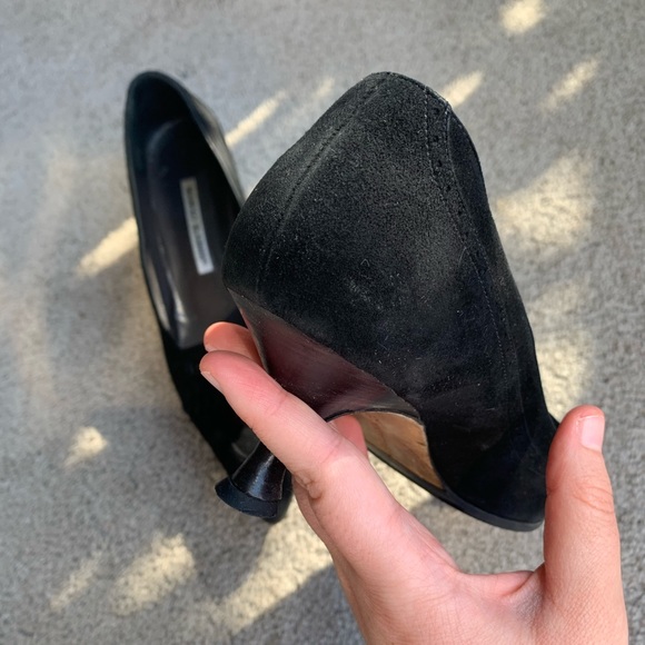Vintage Manolo Blahnik suede pumps - Picture 10 of 10